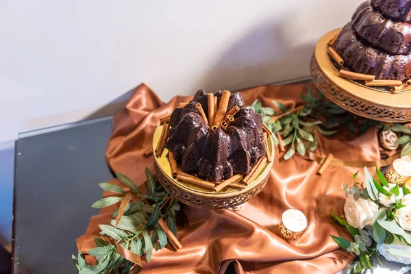 stock image A high angle closeup shot of a fancy chocolate dessert with cinnamon