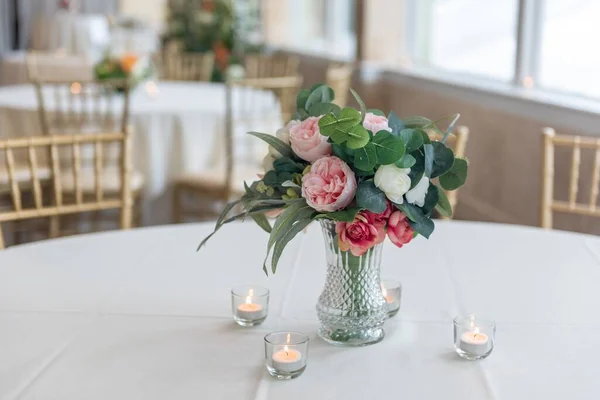 Closeup Shot Bouquet Elegant Flowers Glass Vase Surrounded Candles Table — Stock Photo, Image
