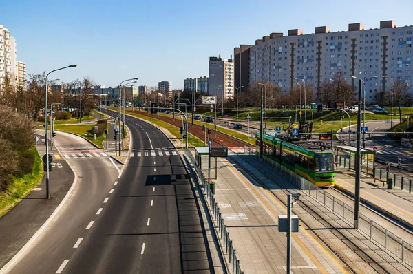 Poznan Pologne Mars 2020 Route Zegrze Avec Tramway Vert Par — Photo