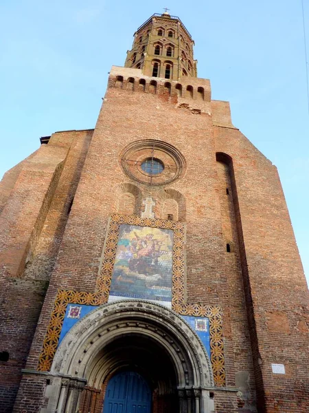 Fotografie Verticală Unei Biserici Din Montauban Franța — Fotografie, imagine de stoc