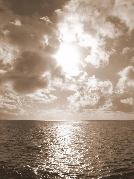 Plan Vertical Mer Avec Soleil Qui Brille Bora Bora Polynésie — Photo