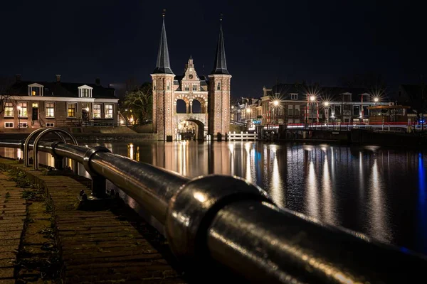 Waterpoort Obklopen Budovami Světly Během Noci Sneeku Nizozemsku — Stock fotografie