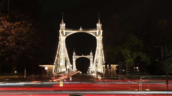 Uma Bela Foto Uma Brilhante Ponte Albert Londres Durante Noite — Fotografia de Stock
