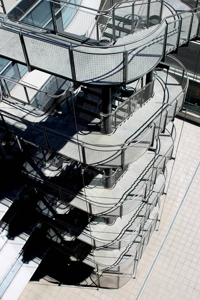 Plano Vertical Una Escalera Lado Edificio Barcelona España — Foto de Stock