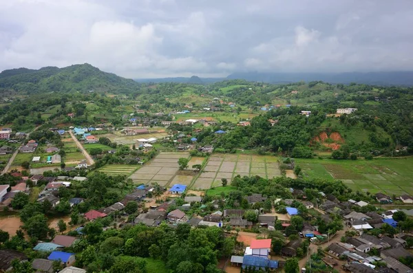 Una Toma Aérea Edificios Bajo Cielo Azul Nublado Chiangrai Tailandia — Foto de Stock