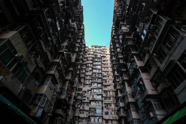 Una Foto Bajo Ángulo Edificios Residenciales Hong Kong —  Fotos de Stock