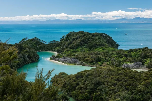 ニュージーランドのアベル タスマン国立公園の島々 — ストック写真