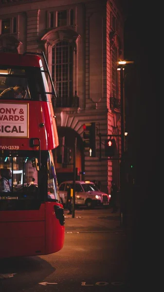 London Zjednoczone Królestwo Mar 2019 Ruch Czerwonych Autobusów Nocą Londynie — Zdjęcie stockowe