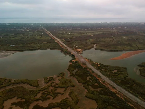 Luftbild Einer Geraden Straße Und Brücke Über Einen Großen Mäander — Stockfoto