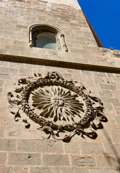Almeria Katedrális Spanyolország Magasan Falon Van Egy Napembléma Amit Helyiek — Stock Fotó