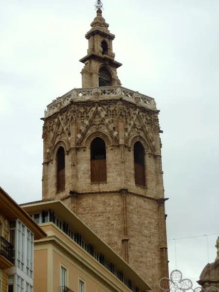 Вертикальный Снимок Башни Валенсии Испания — стоковое фото