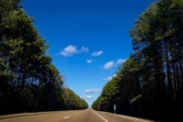 Blå Himmel Och Motorväg Amerika — Stockfoto