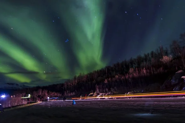 Een Lage Hoek Sot Van Groen Aurora Borealis Noorwegen Perfect — Stockfoto