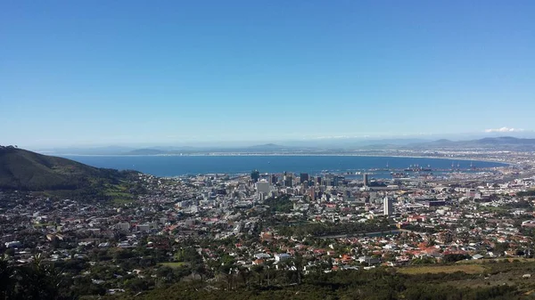 Vue Panoramique Paysage Urbain Pittoresque Près Une Baie Sous Ciel — Photo