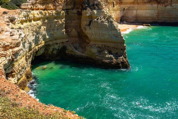 Algarve Sziklái Atlanti Óceánra Néznek Benagil Barlang Felett Lagoa Portugália — Stock Fotó