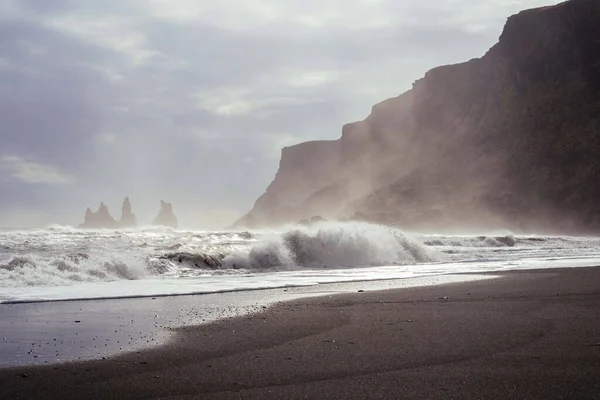 Uma Bela Foto Das Ondas Batendo Costa Com Falésias Harlem — Fotografia de Stock