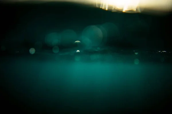 Een Close Shot Van Prachtige Zee Golven Met Bubbels — Stockfoto