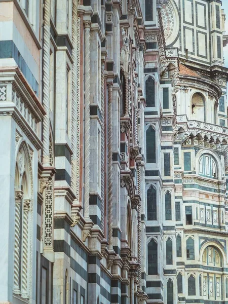 フィレンツェのサンタ マリア フィオーレ大聖堂の垂直ショットイタリア — ストック写真