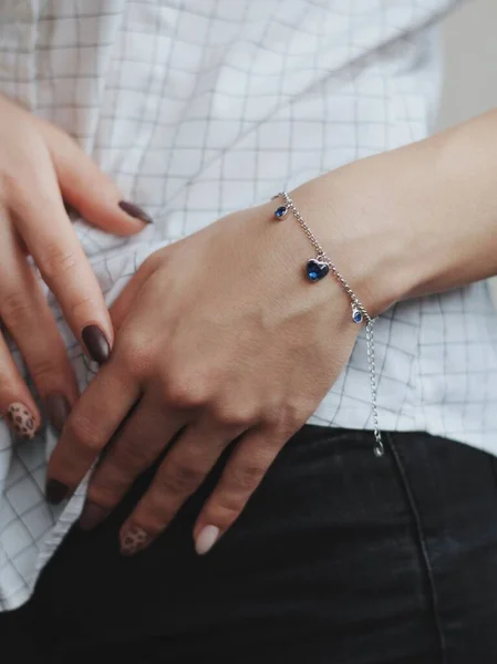 Closeup Shot Female Wearing Fashionable Silver Charm Bracelet — Stock Photo, Image