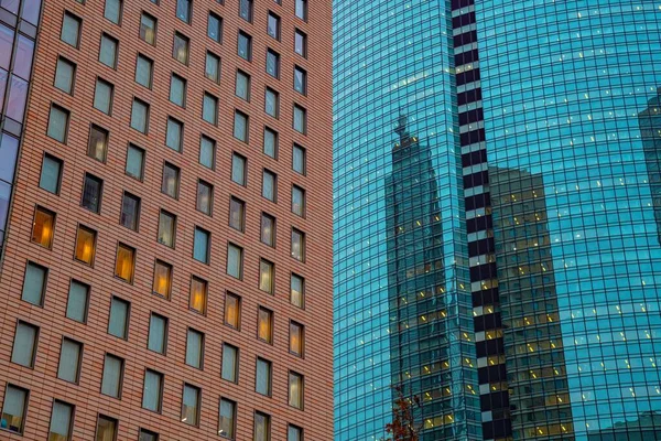 Les Façades Bâtiment Verre Brique Tokyo Japon — Photo