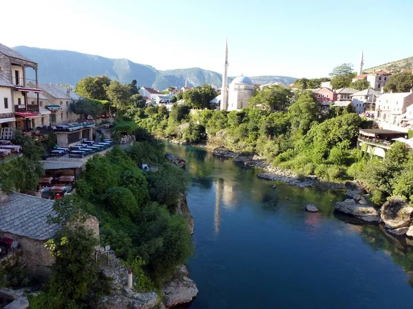 Lago Meio Edifícios Mostar Bósnia Herzegovina — Fotografia de Stock