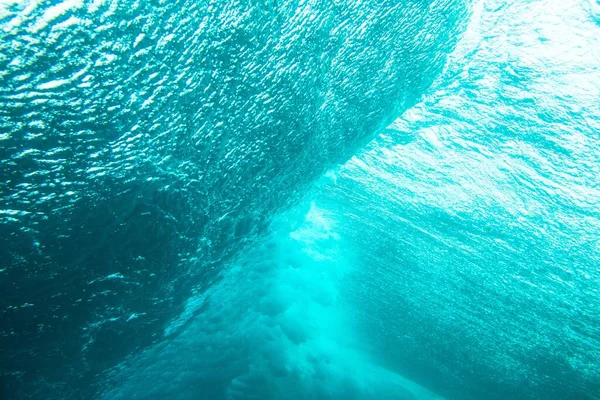 Eine Nahaufnahme Von Schönen Meereswellen Mit Blasen — Stockfoto