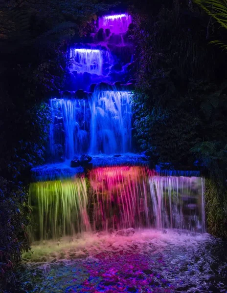Uma Pequena Cachoeira Iluminada Com Luzes Durante Festival Luzes Pukekura — Fotografia de Stock