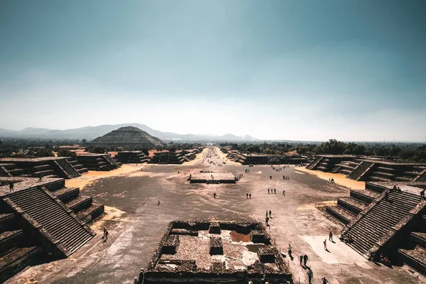 Gyönyörű Kilátás Nyílik Teotihuacan Város Mexikóban Egy Tiszta Háttérben — Stock Fotó