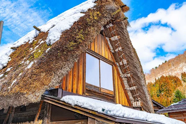 Verhüllung Eines Traditionellen Mit Moos Bedeckten Bambusdachs Mit Schnee Eines — Stockfoto