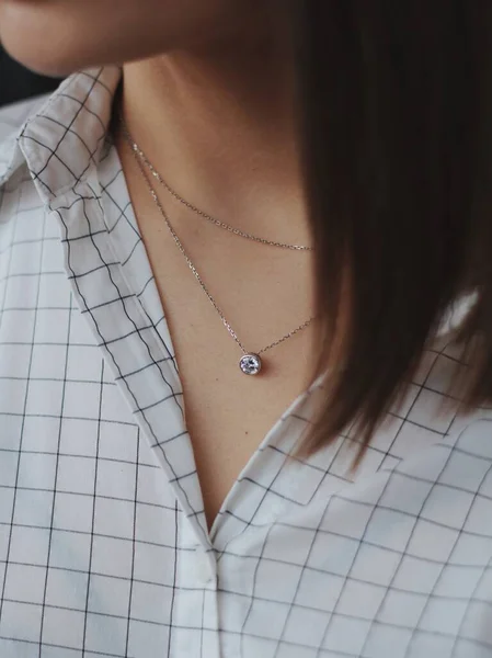 Closeup Shot Female Wearing Beautiful Silver Necklace Diamond Pendant — Stock Photo, Image