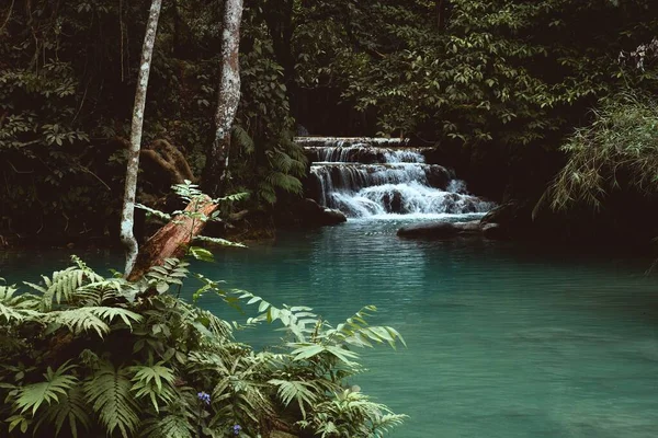 Uma Vista Pequenas Cachoeiras Selva Cachoeira Kuang Luang Prabang Laos — Fotografia de Stock