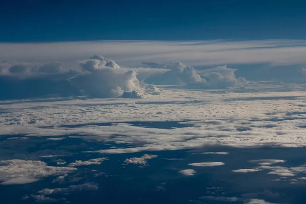 Прекрасный Вид Белые Облака — стоковое фото