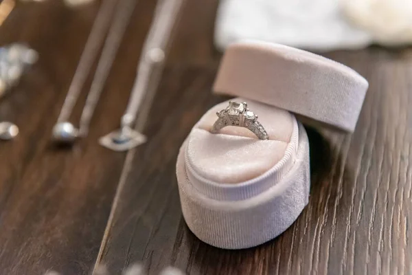 Selective Focus Closeup Shot Bridal Wedding Ring Gently Placed Light — Stock Photo, Image