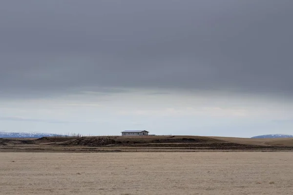 Krajobraz Wiejski Pod Szarym Niebem Islandii — Zdjęcie stockowe
