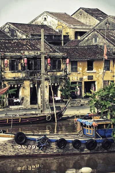 Eine Vertikale Schöne Aufnahme Von Gebäuden Und Booten Hoi Vietnam — Stockfoto