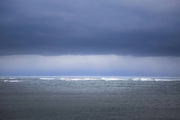 Beautiful Scenery Ocean Dark Cloudy Sky Iceland — Stock Photo, Image