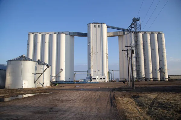Beautiful View Grain Elevators Blue Sky Background Farmlands Usa — Stock Photo, Image