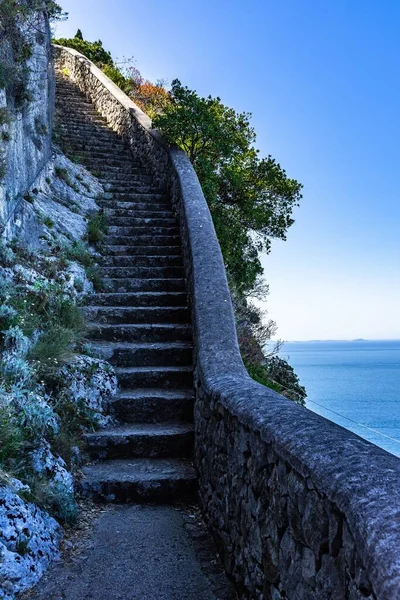 Plano Vertical Una Escalera Phoenician Steps Capri Campania Italia Con —  Fotos de Stock