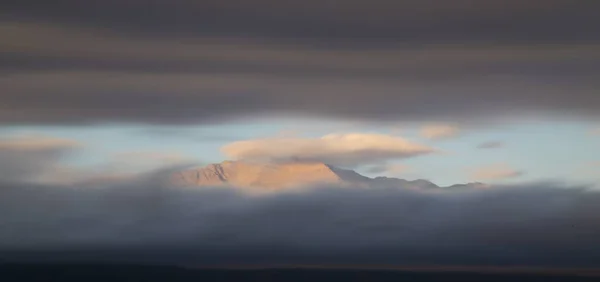 Vacker Bild Det Steniga Berget Pikes Peak Colorado Molnig Dag — Stockfoto