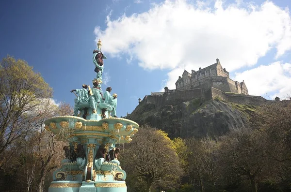 Schöne Aufnahme Eines Edinburgh Castle Schottland Vom Ross Fountain Aus — Stockfoto