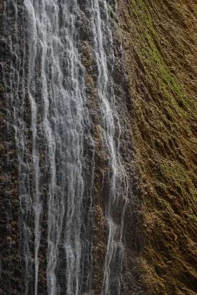 Vertical Shot Waterfall Stone Covered Moss — Stock Photo, Image