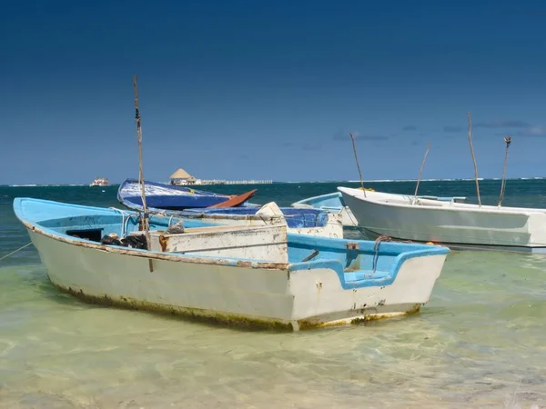 Beautiful Shot Small Boat Shore Blue Sky Dominican Republic — Stock Photo, Image