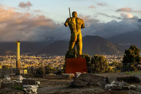 Estátua Dédalo Olhando Para Ruínas Pompeia Campânia Itália — Fotografia de Stock