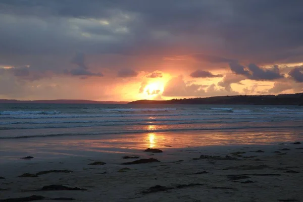 Les Vagues Écumées Mer Pendant Coucher Soleil — Photo