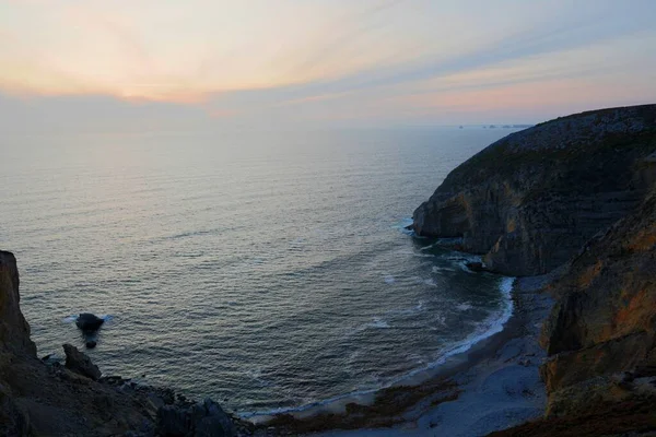 Die Geschäumten Wellen Des Meeres Während Des Sonnenuntergangs — Stockfoto