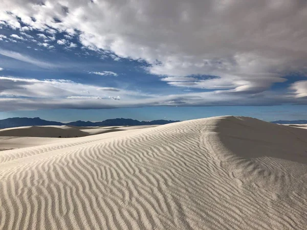 Uma Bela Vista Deserto Coberto Com Areia Varrida Pelo Vento — Fotografia de Stock