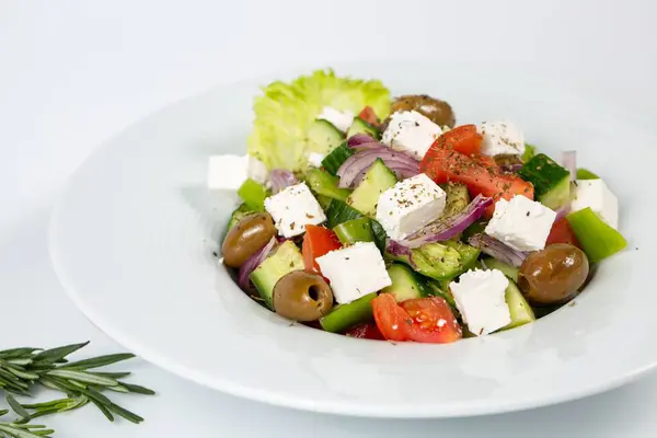 Une Salade Olives Fromage Feta Légumes Frais — Photo