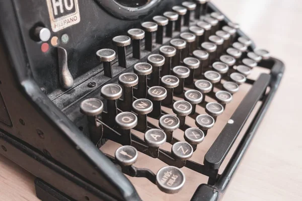 Closeup Shot Vintage Style Black Typewriter Foreground — Stock Photo, Image