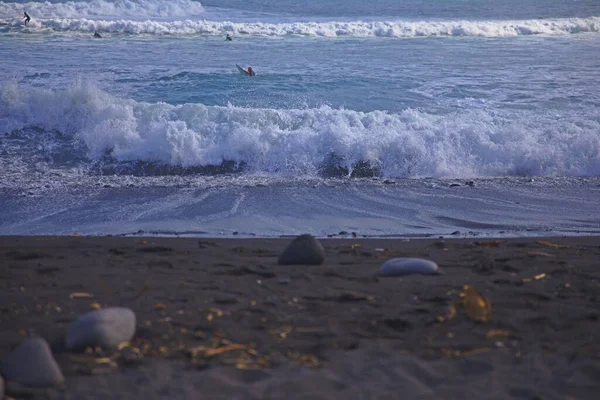 Gün Batımında Denizin Köpüklü Dalgaları — Stok fotoğraf