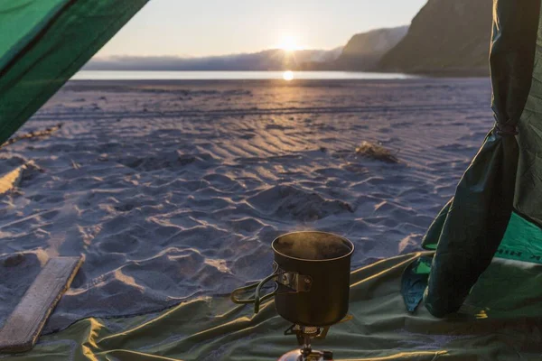 Make Coffee Stove Tent While Watching Sunset Sea — Stock Photo, Image